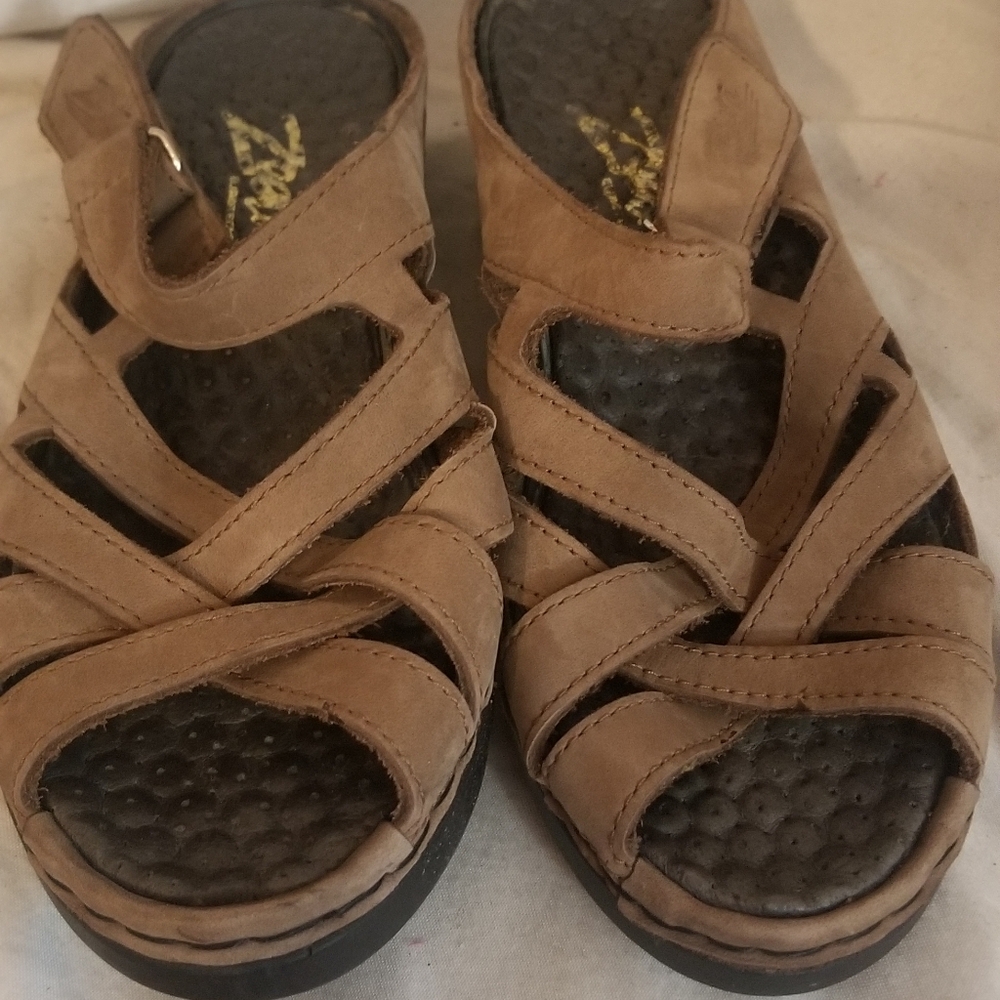 Zeeta womens slip on nubuck leather strap sandal size 37 US 6 1/2